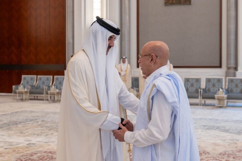 الرئيس غزواني يقدم التعازي لأمير قطر في وفاة والده الشيخ حمد بن خليفة آل ثاني
